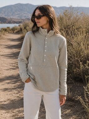 DESO Supply Genevieve Snap Pullover